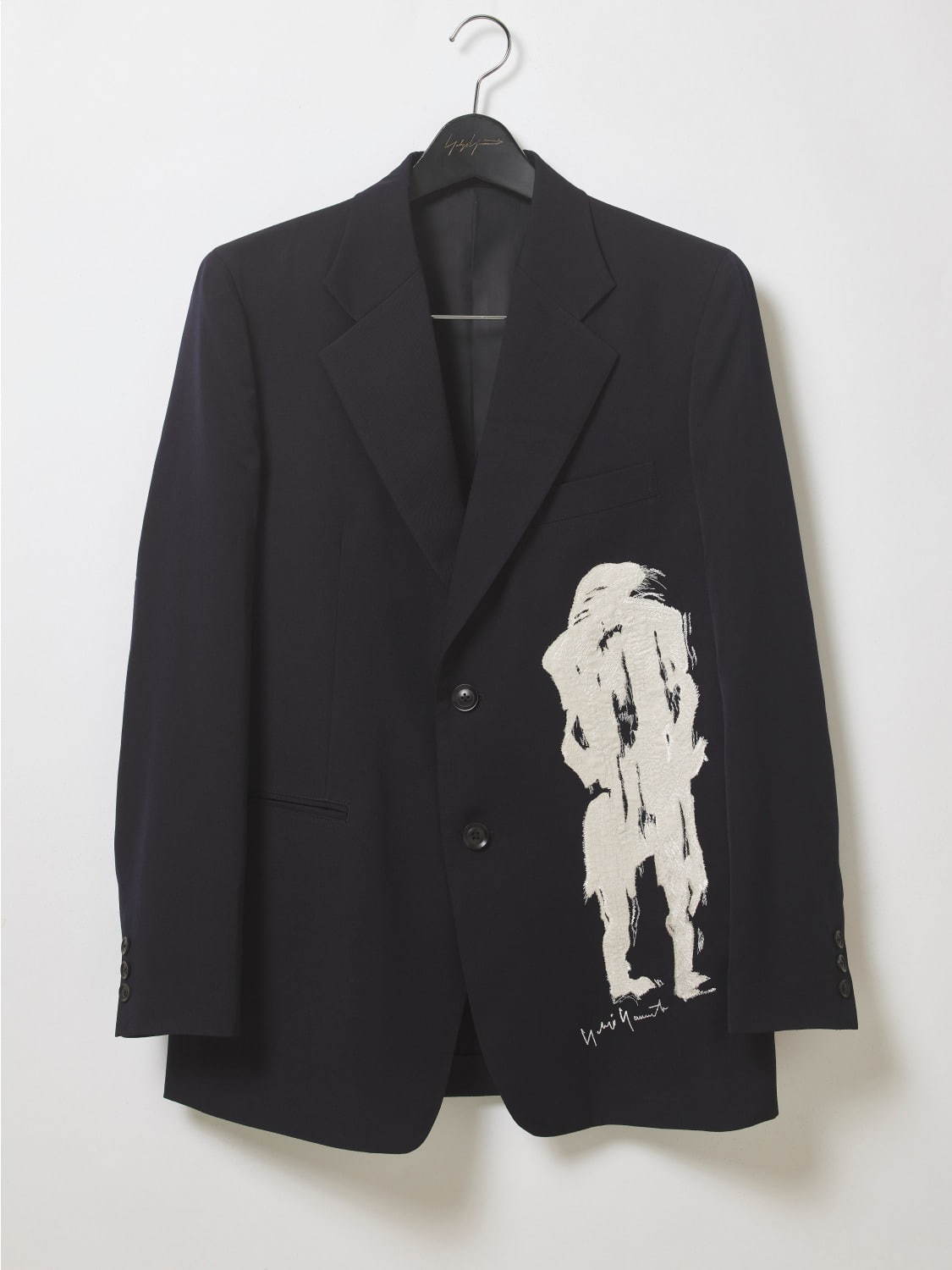 ヨウジヤマモト オム“山本耀司の墨絵”を刺繍で表現したジャケットなど、新宿・銀座・大阪の限定ストアで | 写真