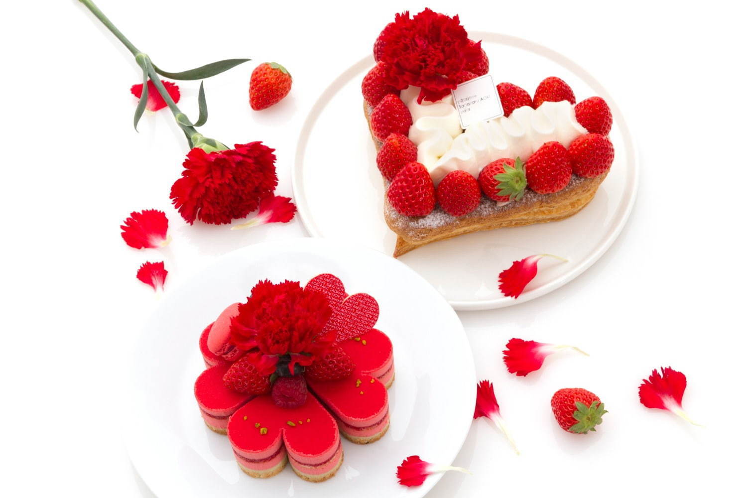 サダハル・アオキ“ハート＆フラワー”型ケーキ、真っ赤な苺にサクサクパイやピスタチオクリーム｜写真3