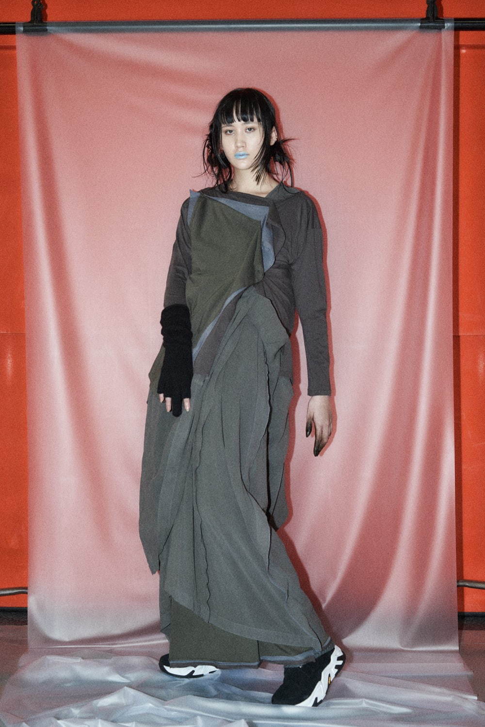 リミ フゥ 2020-21年秋冬コレクション - 布を重ね、自由な身体を覆う｜写真1