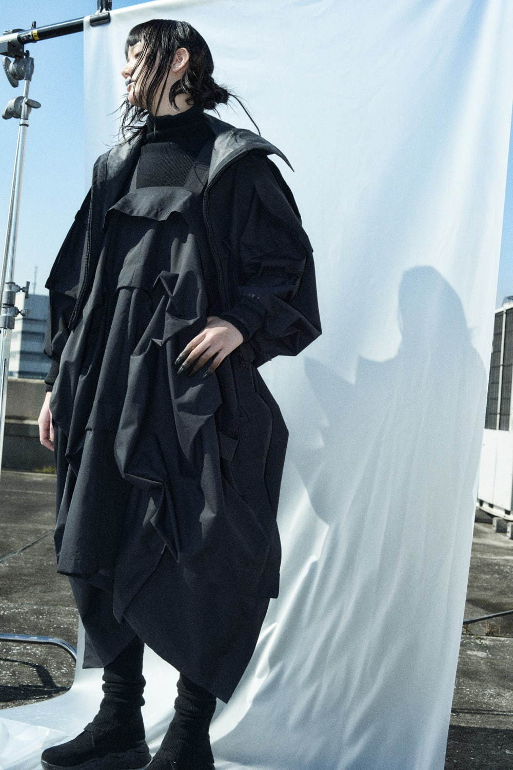 リミ フゥ 2020-21年秋冬コレクション - 布を重ね、自由な身体を覆う｜写真2