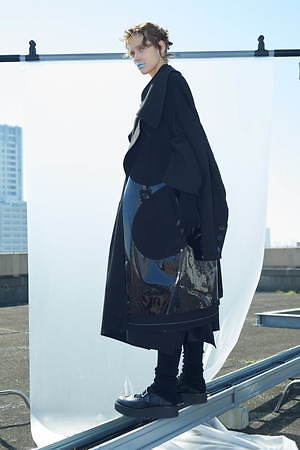 リミ フゥ 2020-21年秋冬コレクション - 布を重ね、自由な身体を覆う｜写真20