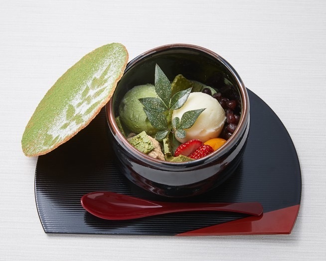 ホテル日航大阪“丸ごとメロン”の贅沢パフェやたっぷり苺×ルビーチョコのパフェ｜写真3
