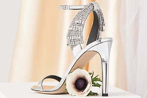 ジュゼッペ ザノッティ“クリスタルリボン”きらめく新作ハイヒールサンダル「ジャミラ」