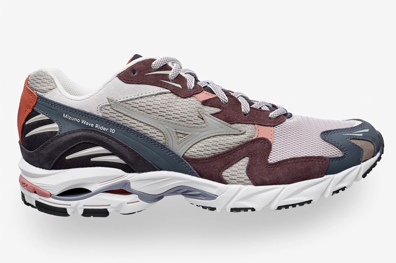 ミズノ×ウッドウッドのスニーカー「ウェーブライダー 10」メッシュに7色のヌバックを組み合わせて