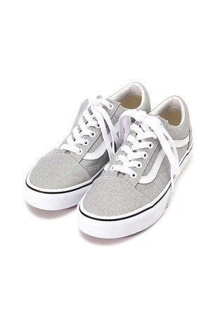 VANS“軽やかシルバー”スニーカー「オールドスクール＆クラシック