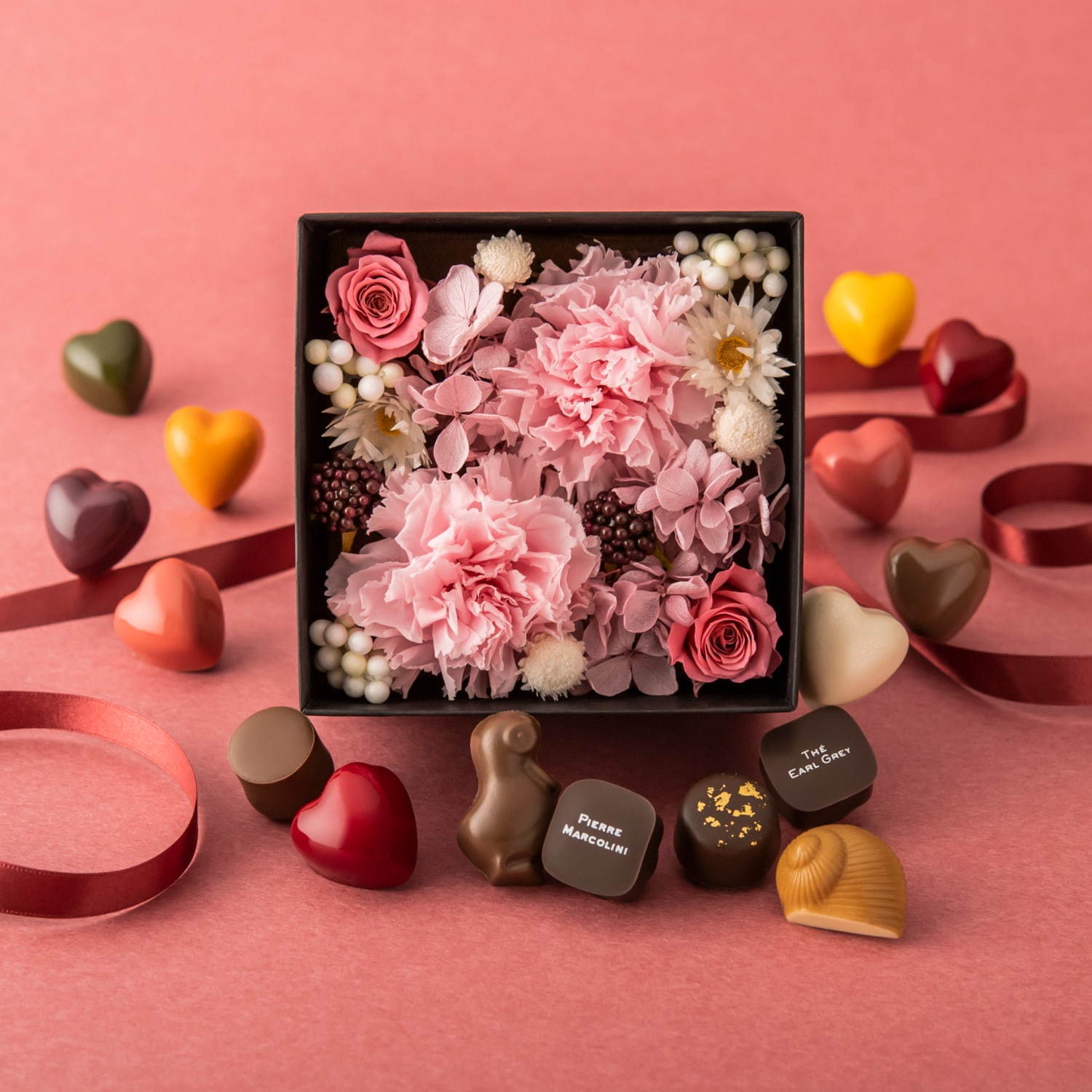 ピエール マルコリーニ、華やかなプリザーブドフラワーを詰めた“母の日”チョコボックス｜写真4