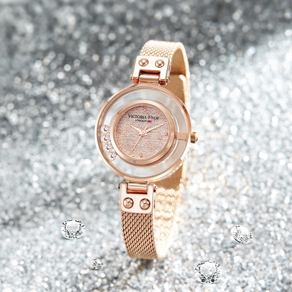 ヴィクトリア・ハイド ロンドンの新作腕時計、大粒クリスタルが“キラキラ”揺れ動くデザイン｜写真3