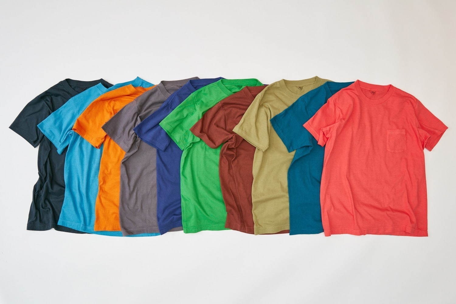 メンズのおすすめTシャツコーデ、ボーダー・プリント・カラーTシャツをおしゃれに着こなす方法｜写真12