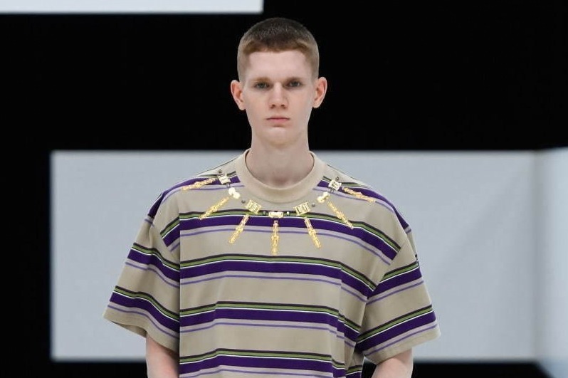 夏コーデ｜メンズのおすすめTシャツコーデ、ボーダー・プリント・カラーTシャツをおしゃれに着こなす方法