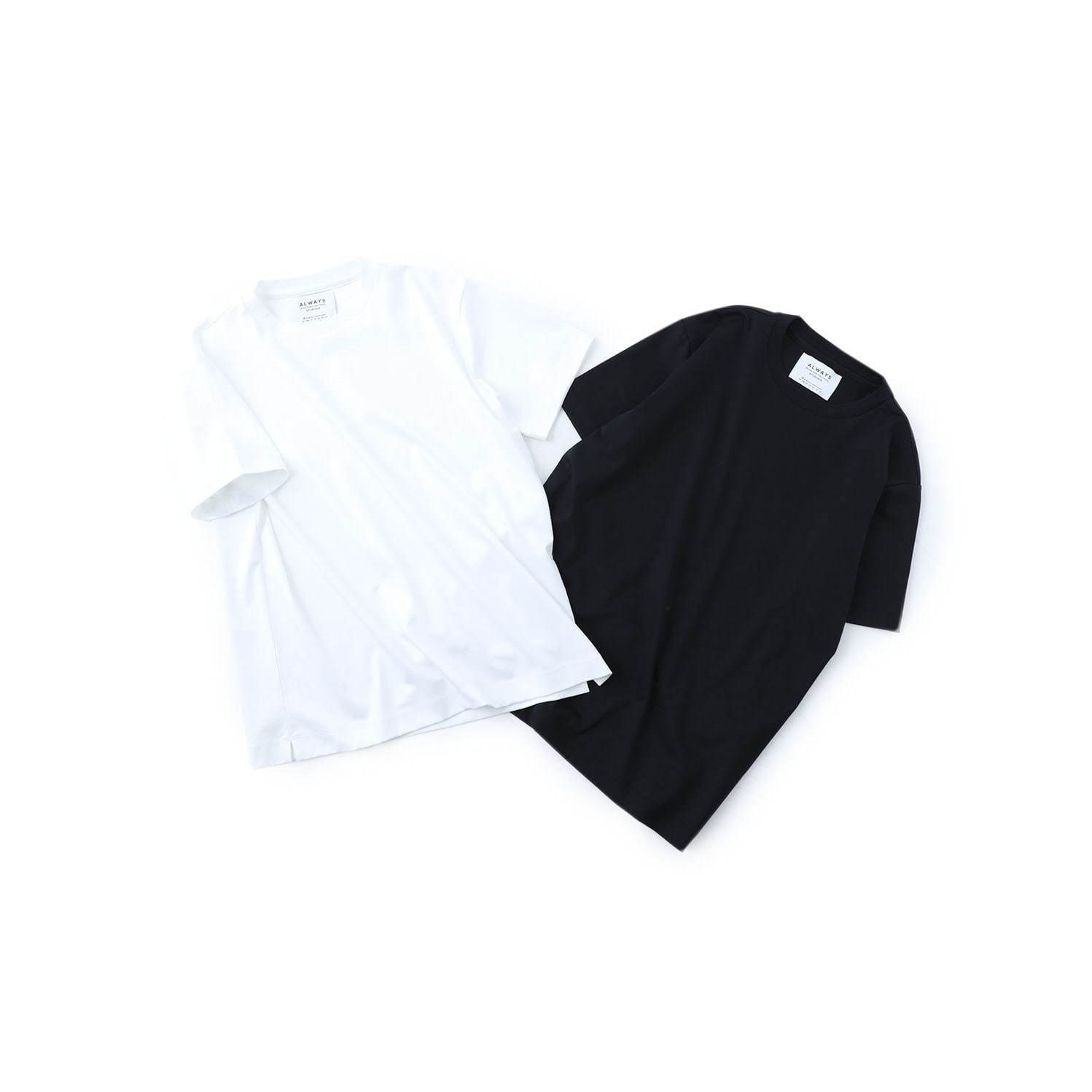 〈メンズ白Tシャツ特集〉人気ブランドのおすすめ無地TシャツやロゴT、おしゃれコーデの定番アイテム｜写真7