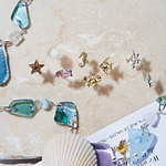 ノジェスの新作アクセサリー、“海の生き物”ピアス＆“海のブルー”をのせたガラスネックレス｜写真2