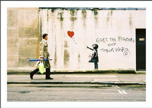 バンクシーの作品集 Banksy Captured バンクシーの右腕スティーブがあかす約11年の軌跡 ファッションプレス