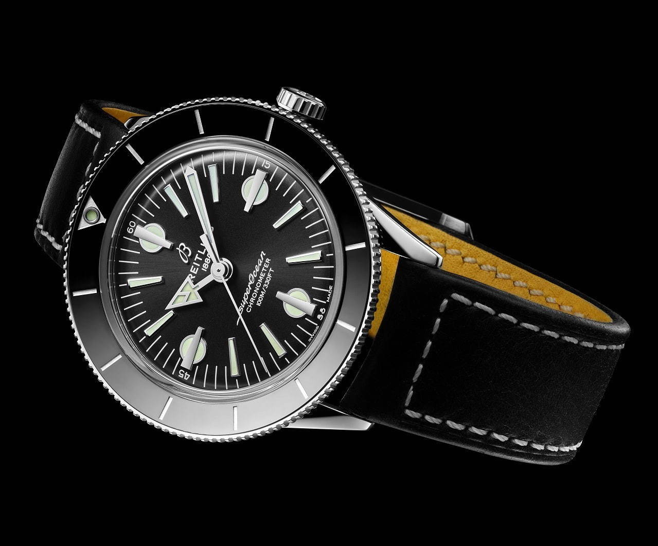 ブライトリングの新作腕時計、ストラップを交換できる“レインボー”文字盤の限定モデルも｜写真3