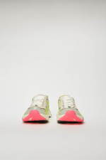 アクネ ストゥディオズ “ランニングシューズ”着想の新スニーカー、透け感シースルーアッパー｜写真26