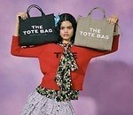 ザ マーク ジェイコブス“大胆ロゴ”のカラフルトートバッグ、新色ライトピンクやライトオレンジ｜写真7