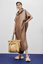 エミ“水辺もOK”の新作トートバッグ＆ポーチ、アロハコレクション別注の軽量防水素材｜写真2