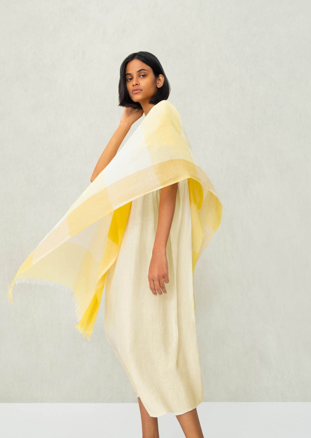 ユニクロ×リナ・シン「クルタ・コレクション」インドの伝統服がベース、カラフルなドレスや綿麻シャツ | 写真