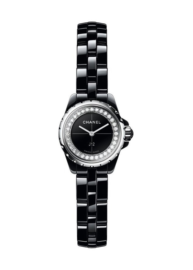 女性人気モデル：「J12・XS」770,000円(税込) サイズ：19mm
©CHANEL