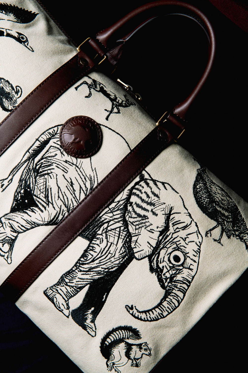 ハンティング・ワールドから象やウサギなど“動物”刺繍のバッグ、米アーティストとコラボ｜写真1