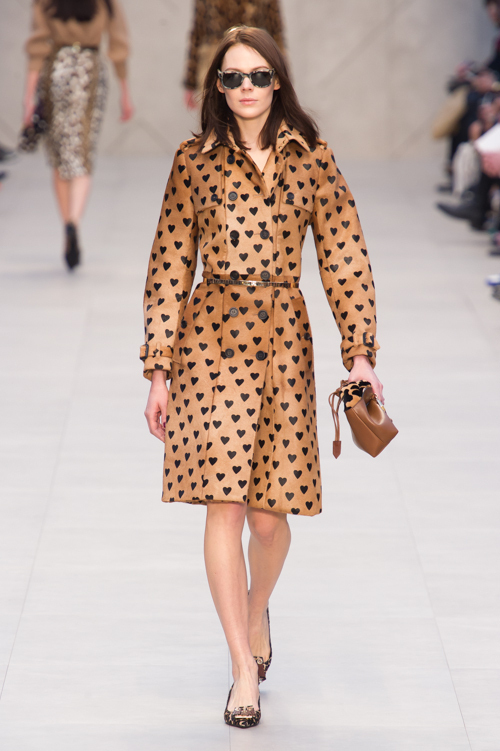 バーバリープローサム(Burberry Prorsum) 2013-14年秋冬ウィメンズコレクション シルエット - 写真14