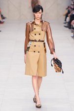 バーバリープローサム(Burberry Prorsum) トレンチキス｜写真1