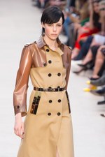 バーバリープローサム(Burberry Prorsum) トレンチキス｜写真2