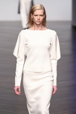 オスマン 2013-14年秋冬コレクション - ドレープで魅せる都会的なハンサムウーマン｜写真3