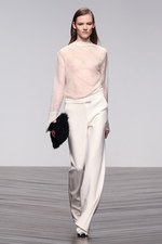 オスマン 2013-14年秋冬コレクション - ドレープで魅せる都会的なハンサムウーマン｜写真14