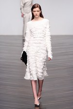 オスマン 2013-14年秋冬コレクション - ドレープで魅せる都会的なハンサムウーマン｜写真19