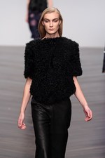 オスマン 2013-14年秋冬コレクション - ドレープで魅せる都会的なハンサムウーマン｜写真32