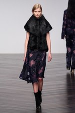 オスマン 2013-14年秋冬コレクション - ドレープで魅せる都会的なハンサムウーマン｜写真33