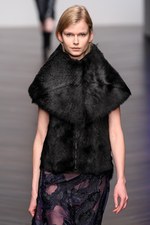 オスマン 2013-14年秋冬コレクション - ドレープで魅せる都会的なハンサムウーマン｜写真34