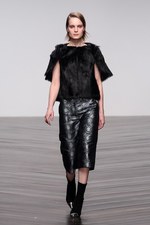 オスマン 2013-14年秋冬コレクション - ドレープで魅せる都会的なハンサムウーマン｜写真35