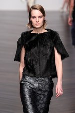 オスマン 2013-14年秋冬コレクション - ドレープで魅せる都会的なハンサムウーマン｜写真36