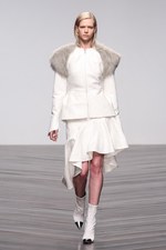 オスマン 2013-14年秋冬コレクション - ドレープで魅せる都会的なハンサムウーマン｜写真39