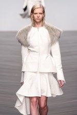 オスマン 2013-14年秋冬コレクション - ドレープで魅せる都会的なハンサムウーマン｜写真40