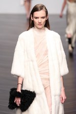 オスマン 2013-14年秋冬コレクション - ドレープで魅せる都会的なハンサムウーマン｜写真51