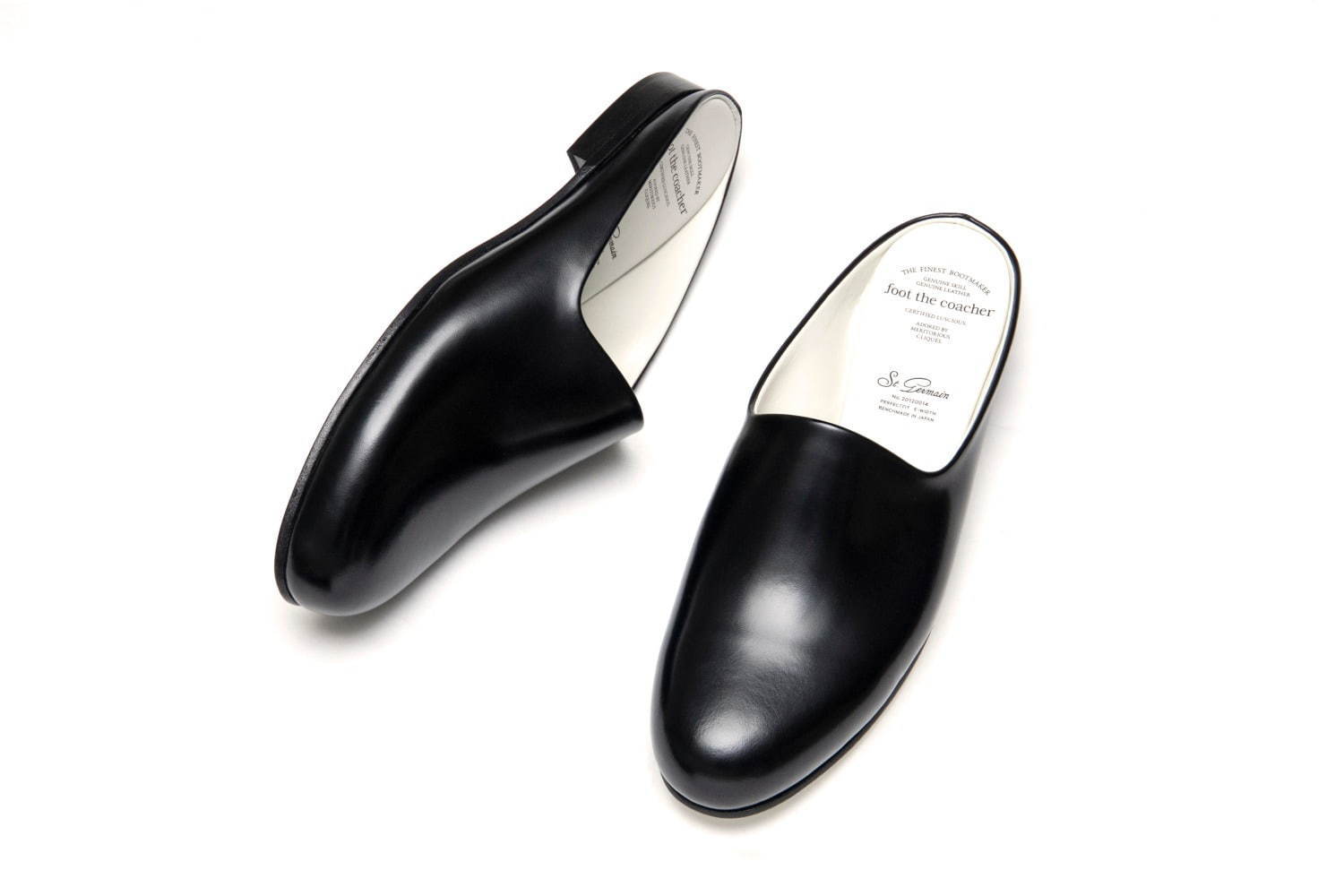 オペラ サンダル 39,000円＋税(発売中)