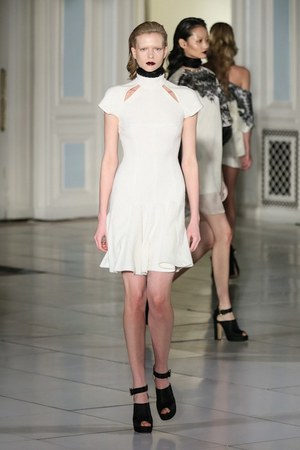 フョードル ゴラン 2013-14年秋冬コレクション - 大人へと羽化する少女のひずみ｜写真5