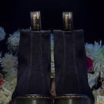 ドクターマーチン×アンダーカバーのブーツ、“花束”モチーフ×刺繍入りコーデュロイアッパー｜写真5