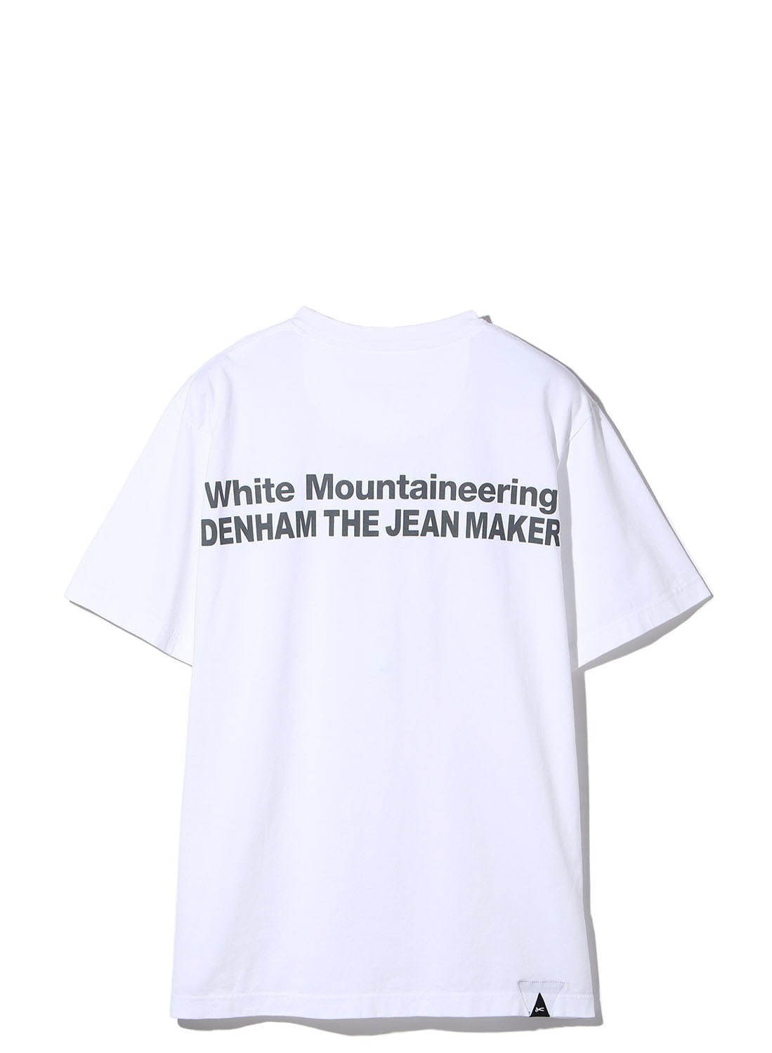 デンハム×ホワイトマウンテニアリング、8個のポケット付きショートブルゾン＆タフなロゴ入りTシャツ｜写真12