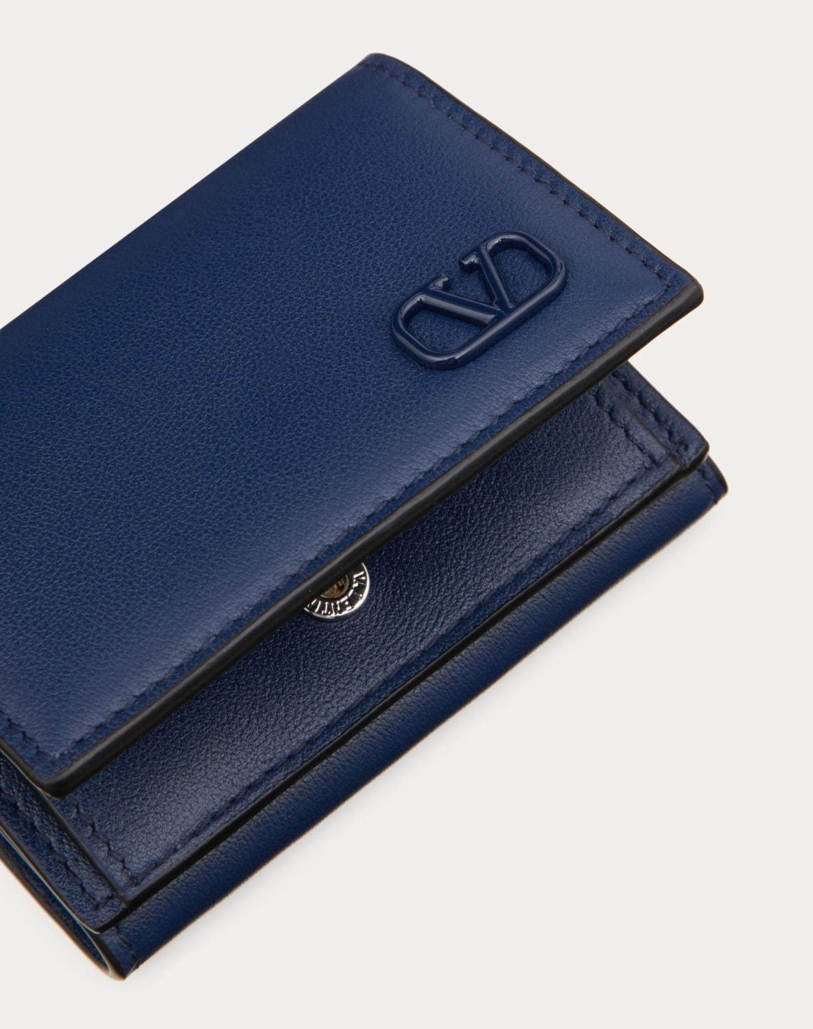 ヴァレンティノ ガラヴァーニのメンズ財布、ネオンカラーのストラップ付ミニ財布＆VLTNロゴの長財布｜写真11