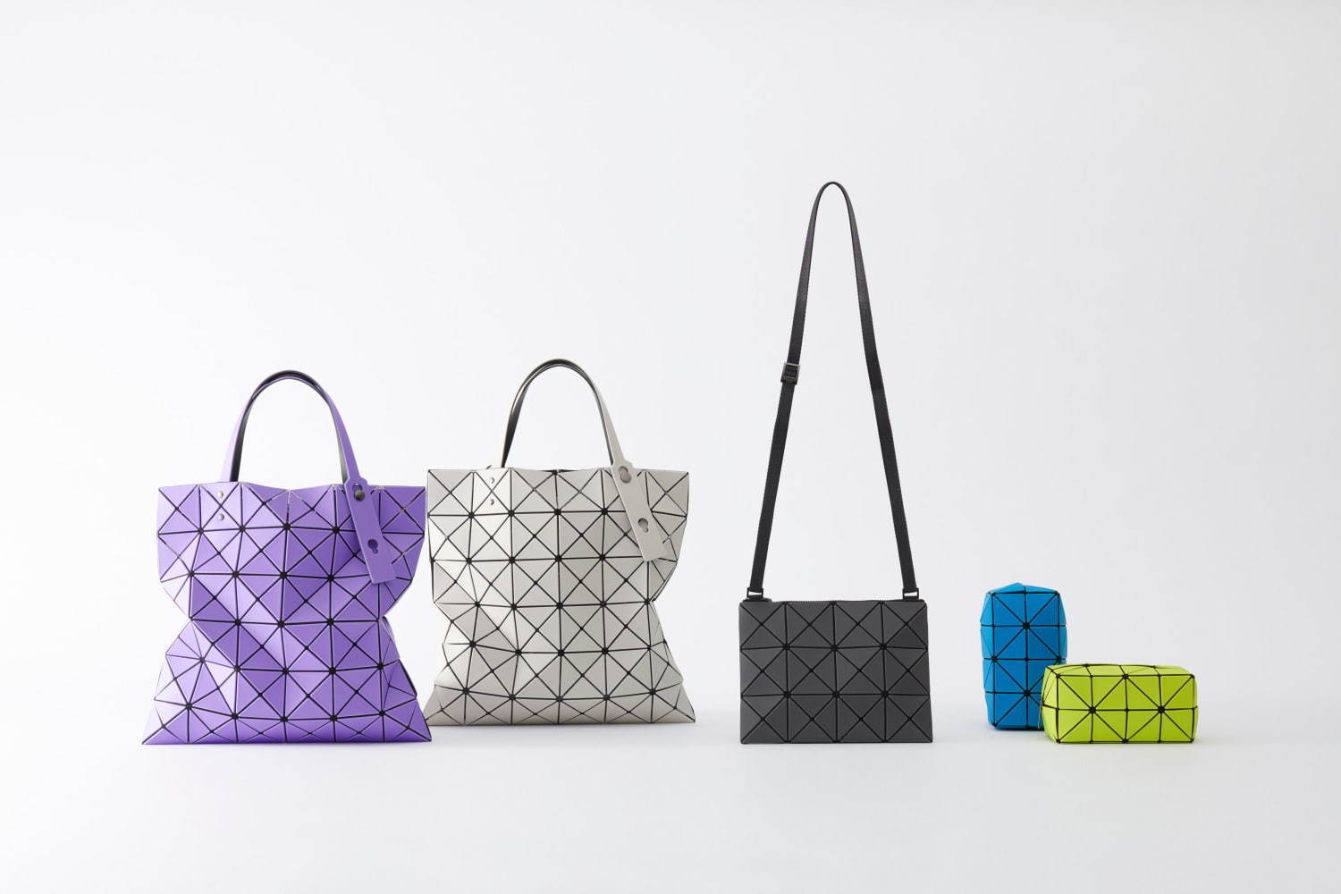 BAO BAO ISSEY MIYAKE“宝石＆鏡”のように煌めく新作バッグやポーチ｜写真2