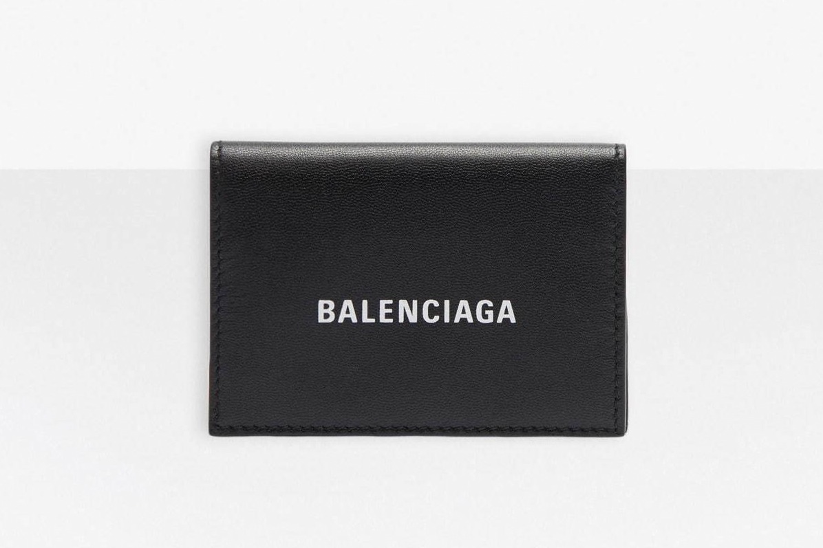 バレンシアガのメンズ ミニ財布 シンプルロゴのミニ ウォレットや二つ折り財布など ファッションプレス