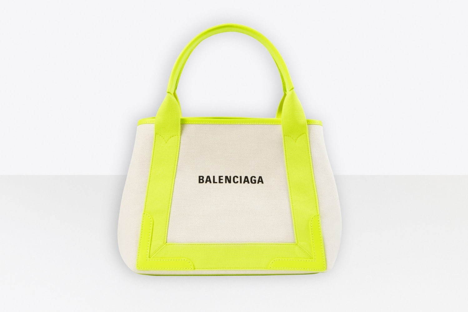 バレンシアガの人気キャンバスバッグ ネイビー に ネオンカラーやウォッシュデニム素材の新作 ファッションプレス
