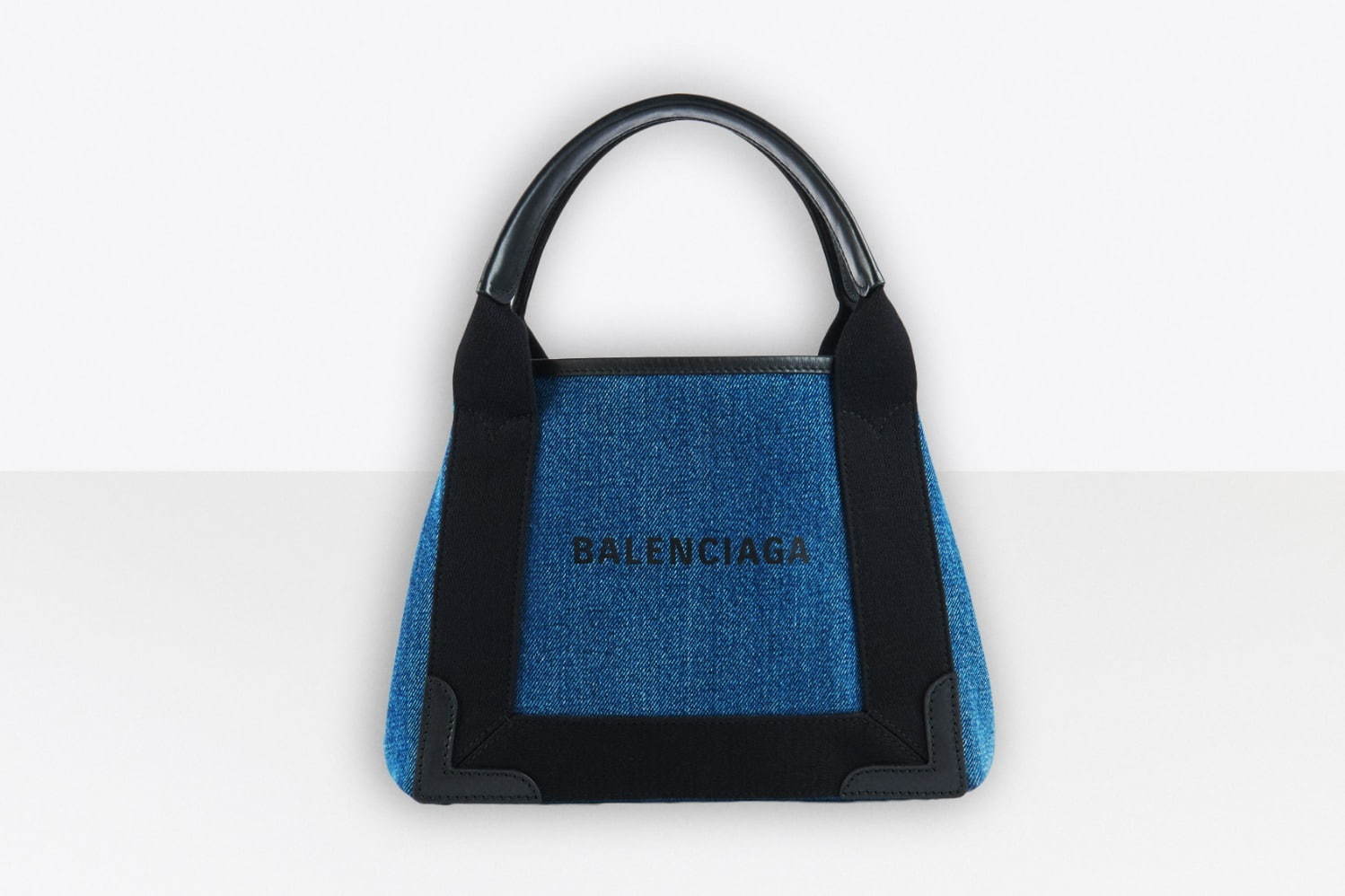 バレンシアガの人気キャンバスバッグ「ネイビー」に、ネオンカラーやウォッシュデニム素材の新作 - ファッションプレス