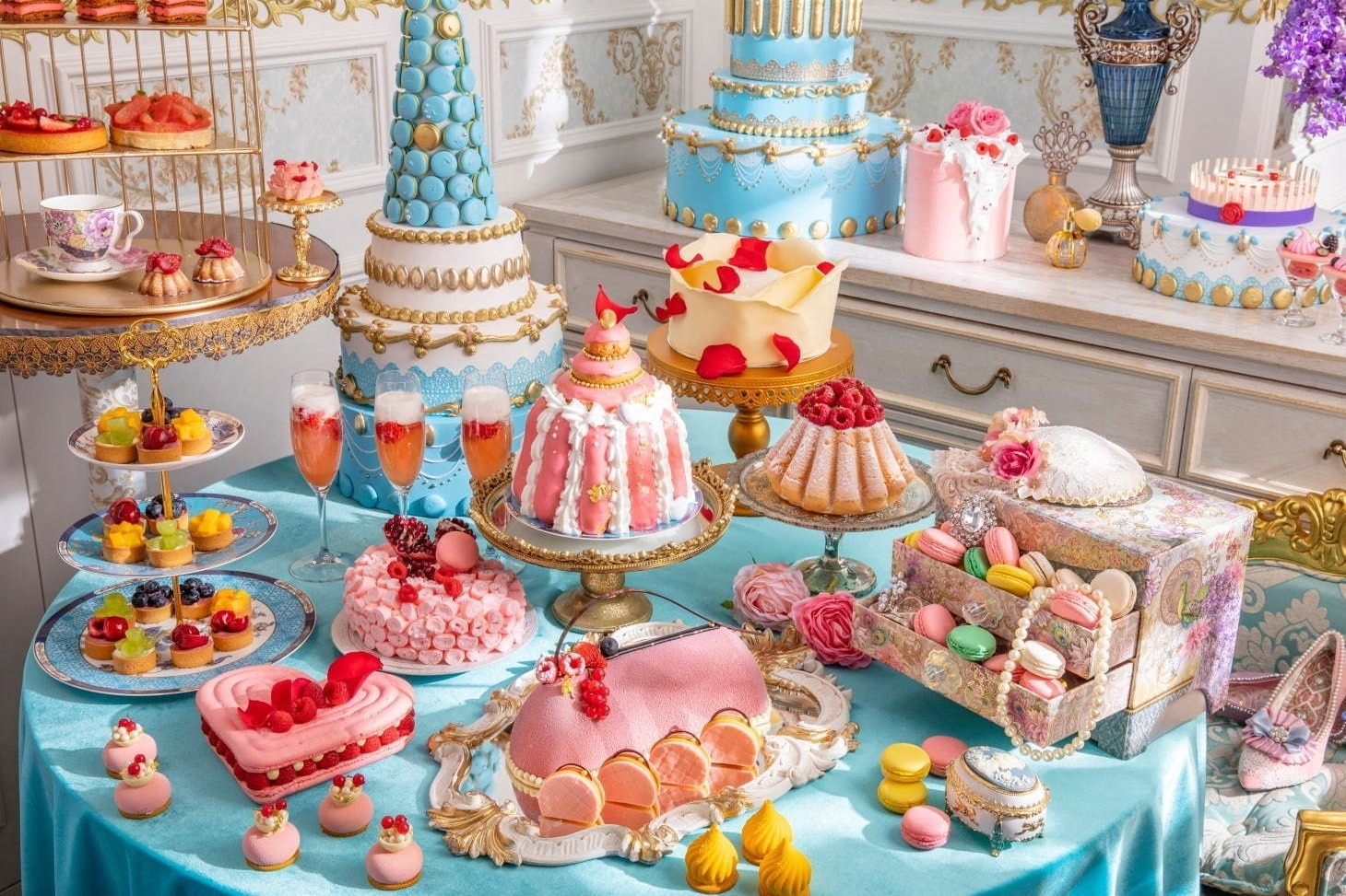 ブリオッシュ｜マリー・アントワネット着想のデザートフェアがヒルトン東京で、“宝石箱タルト”などを好きなだけ