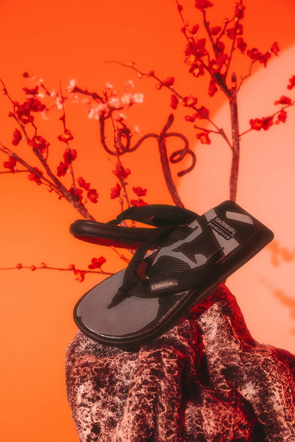 ハワイアナス×マスターマインド・ジャパンの“スカル”サンダル、“日本の草履”着想のスクエアソール｜写真24