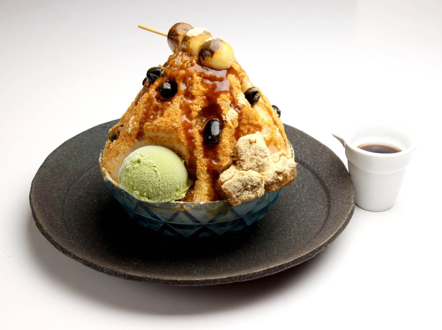 オマッチャサロン 天然氷 のかき氷 抹茶白くまミルクや苺ミルク レトロないちご飴トッピングも ファッションプレス