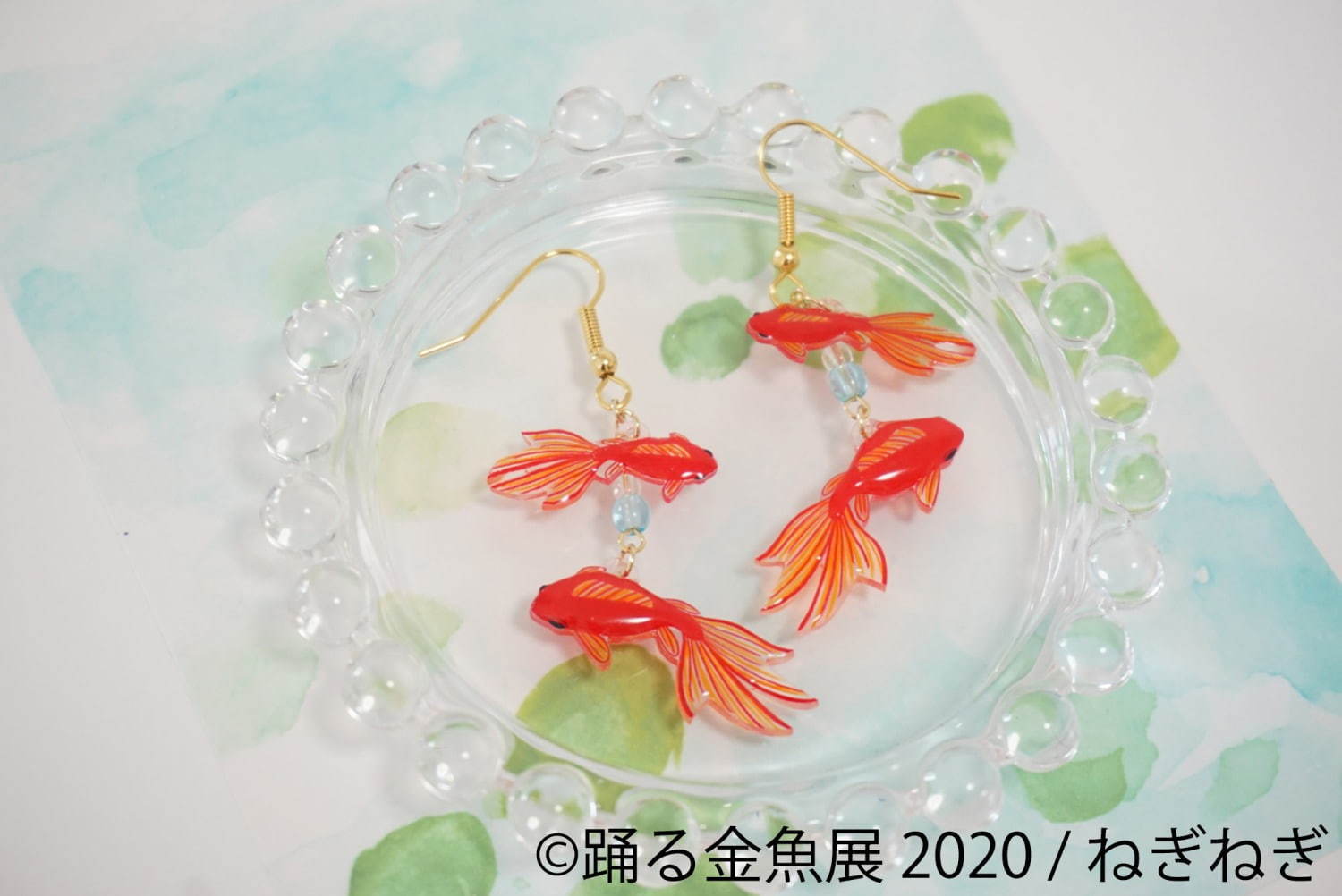 「踊る金魚展 2020」東京＆名古屋で、金魚が泳ぐ“一瞬の美しさ”を捉えた写真やグッズを展示販売｜写真25
